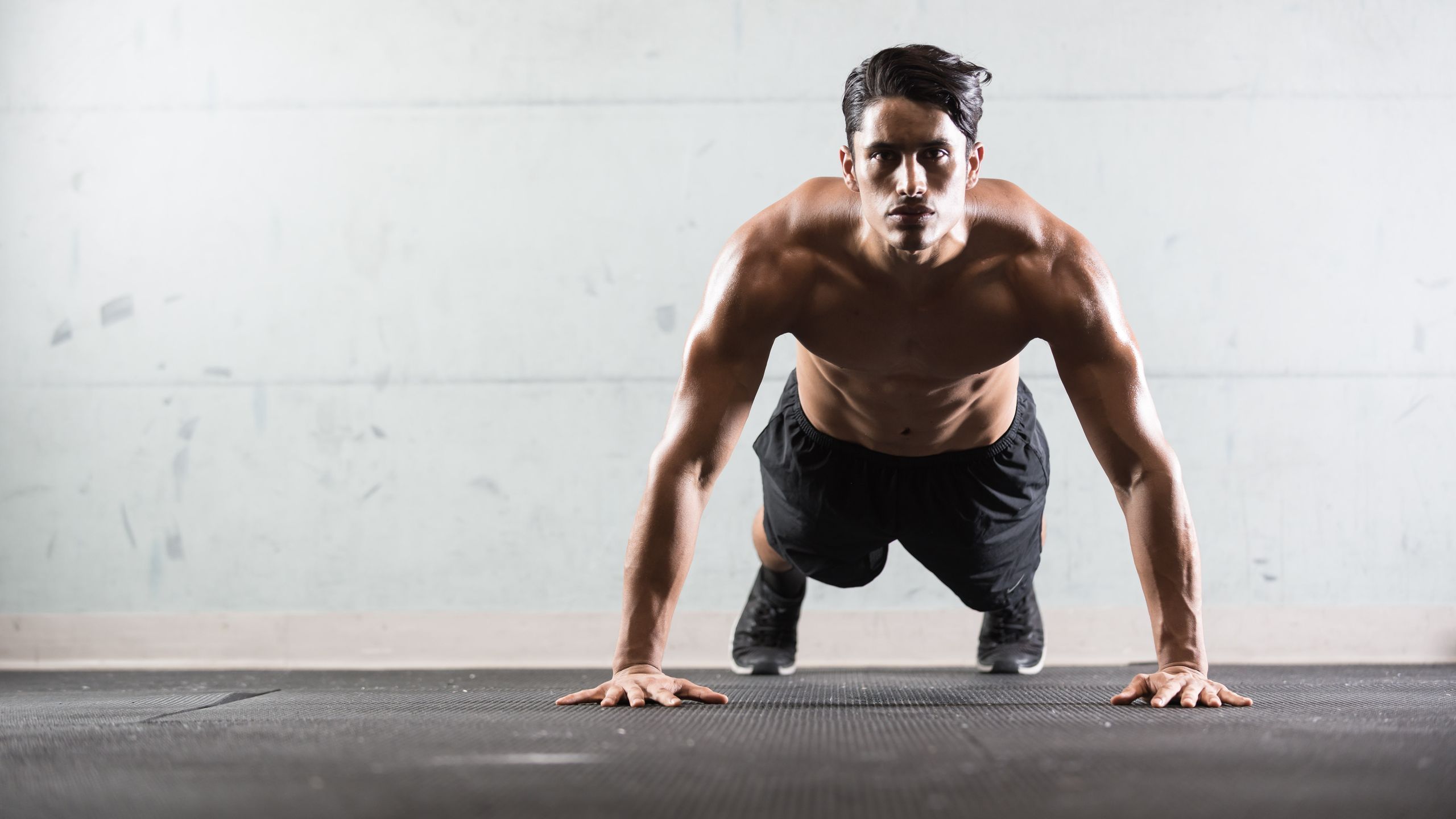 Los 30 mejores ejercicios y rutinas de calistenia para pecho (estoy hablando del pectoral)